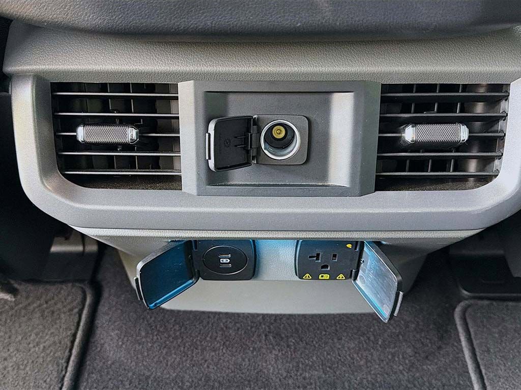 Used 2025 Ford F150 XLT w/ Equipment Group 301A Standard AWD/4WD image 33