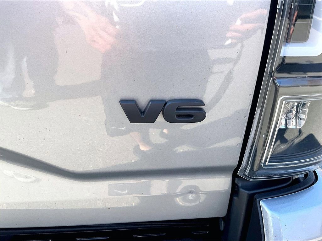 Used 2017 Toyota Tacoma TRD Sport w/ Premium & Technology Package image 8