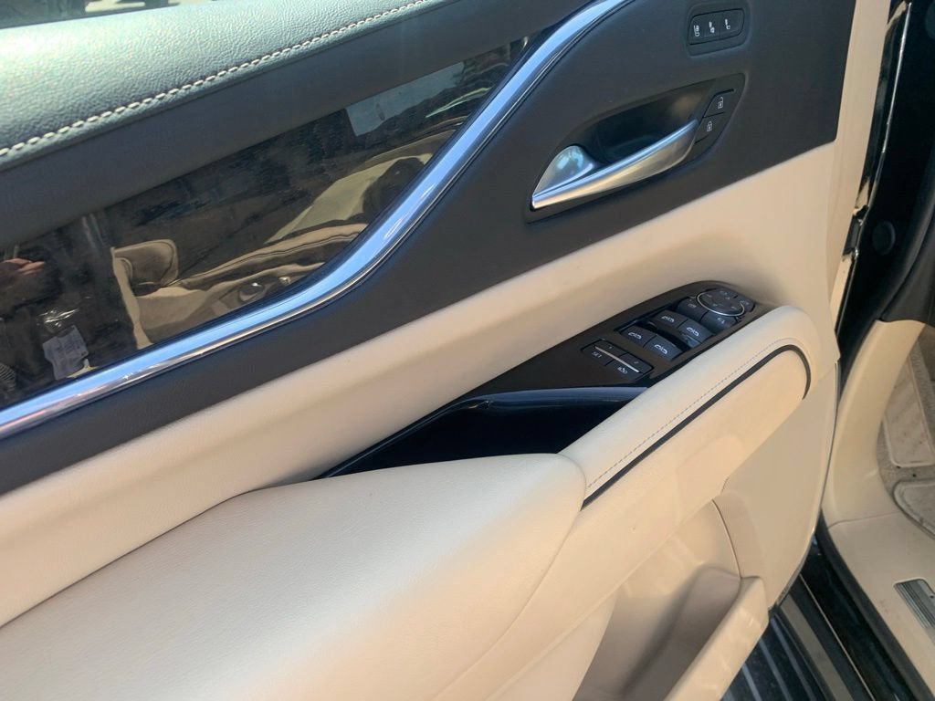 Used 2024 Cadillac Escalade Premium Luxury RWD image 18