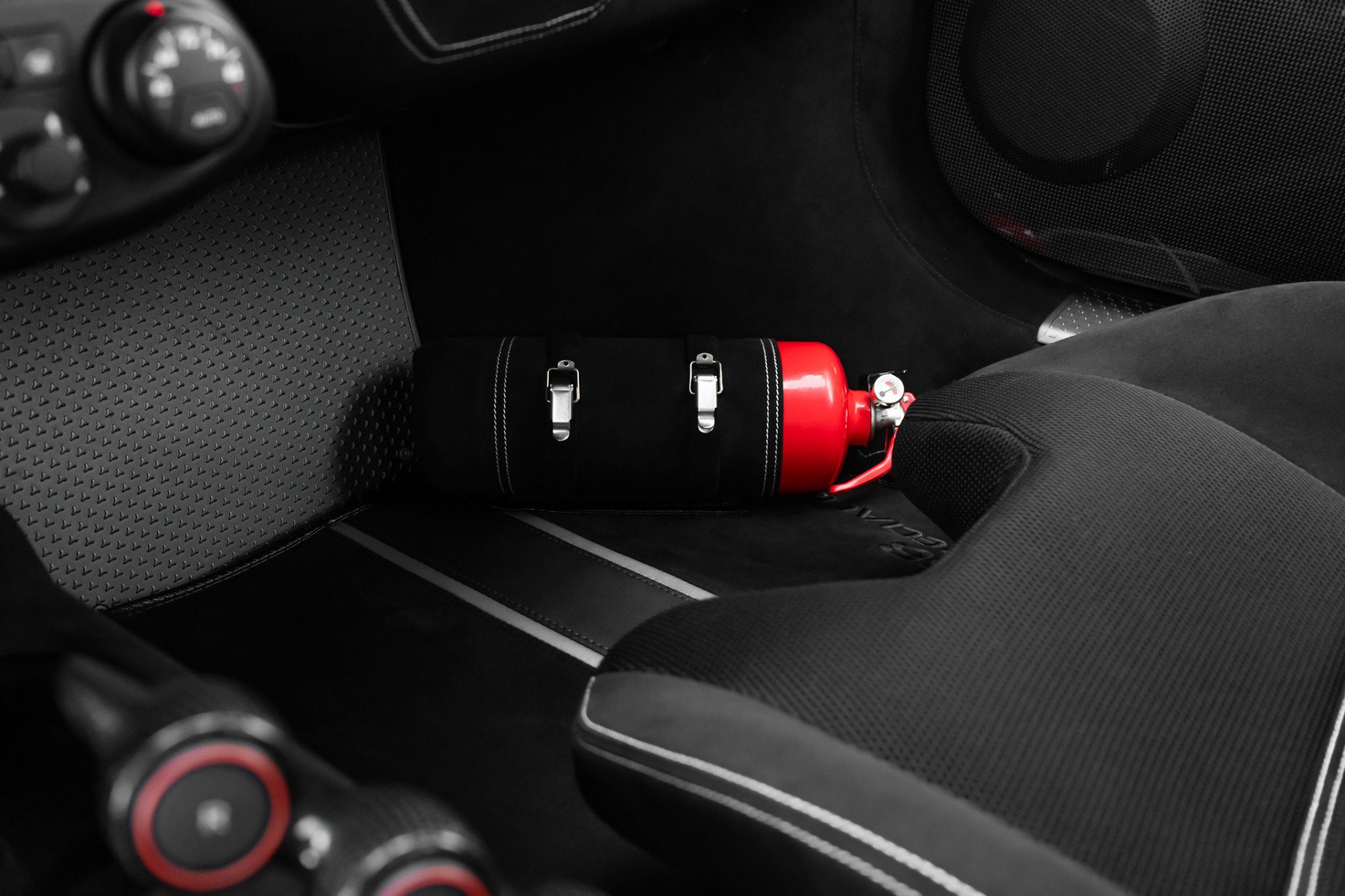 Used 2015 Ferrari 458 Speciale Coupe RWD image 38