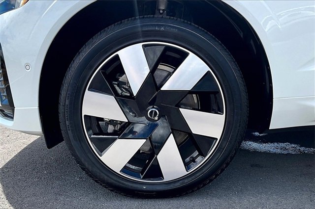 Used 2025 Volvo XC60 T8 Plus w/ Protection Package Premier image 8