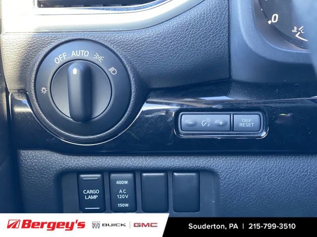 Used 2021 Nissan Titan SV w/ SV Convenience Package image 20