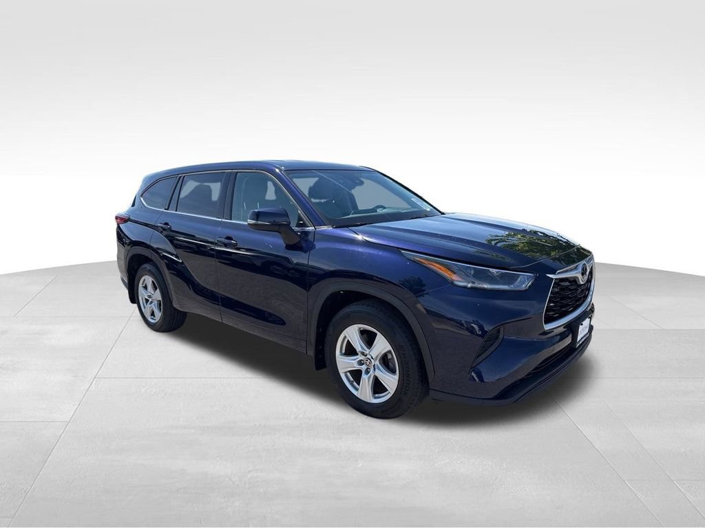 Used 2021 Toyota Highlander L AWD/4WD image 3