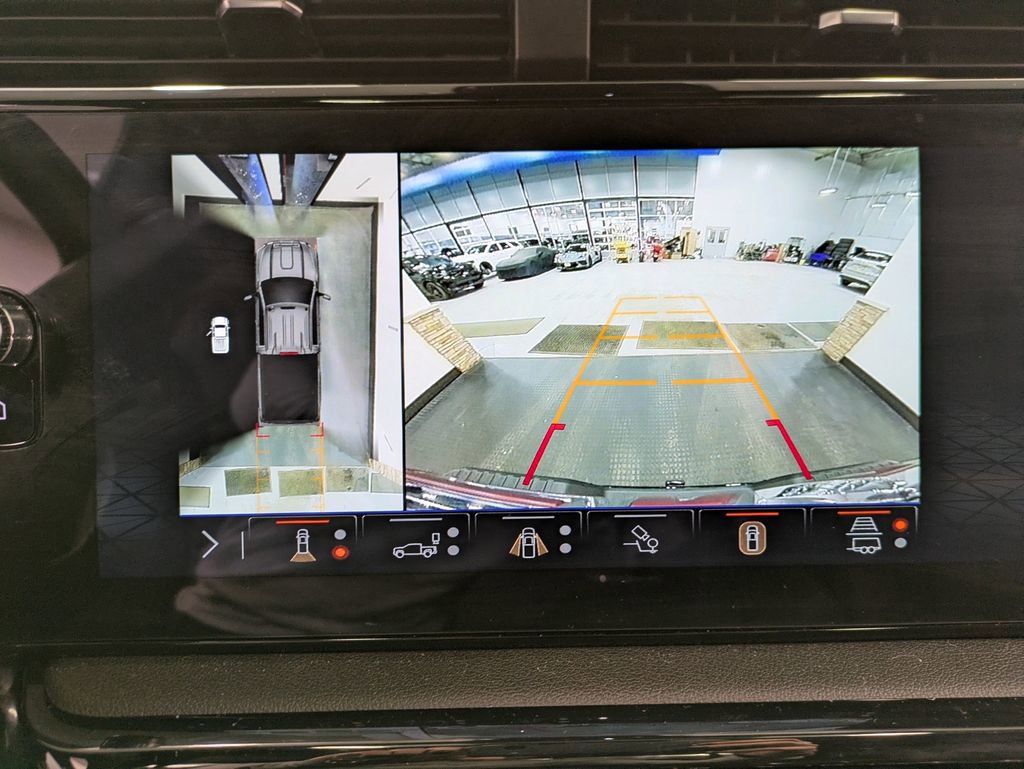 Used 2025 GMC Sierra 2500 AT4 w/ Technology Package image 14