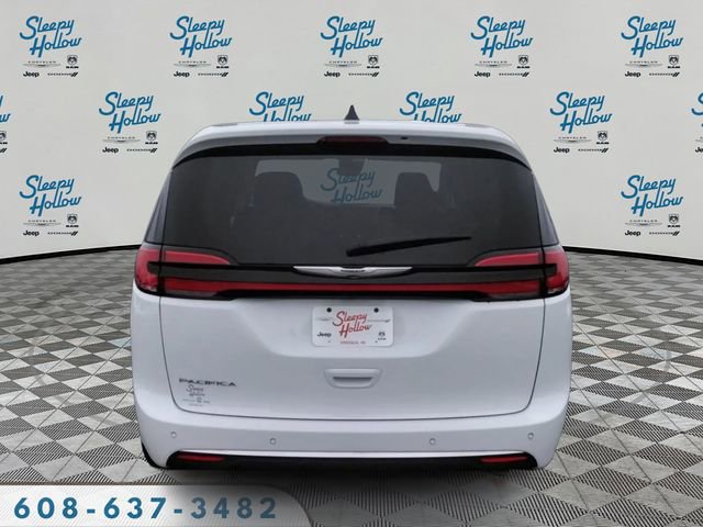 Used 2024 Chrysler Pacifica Touring-L image 6