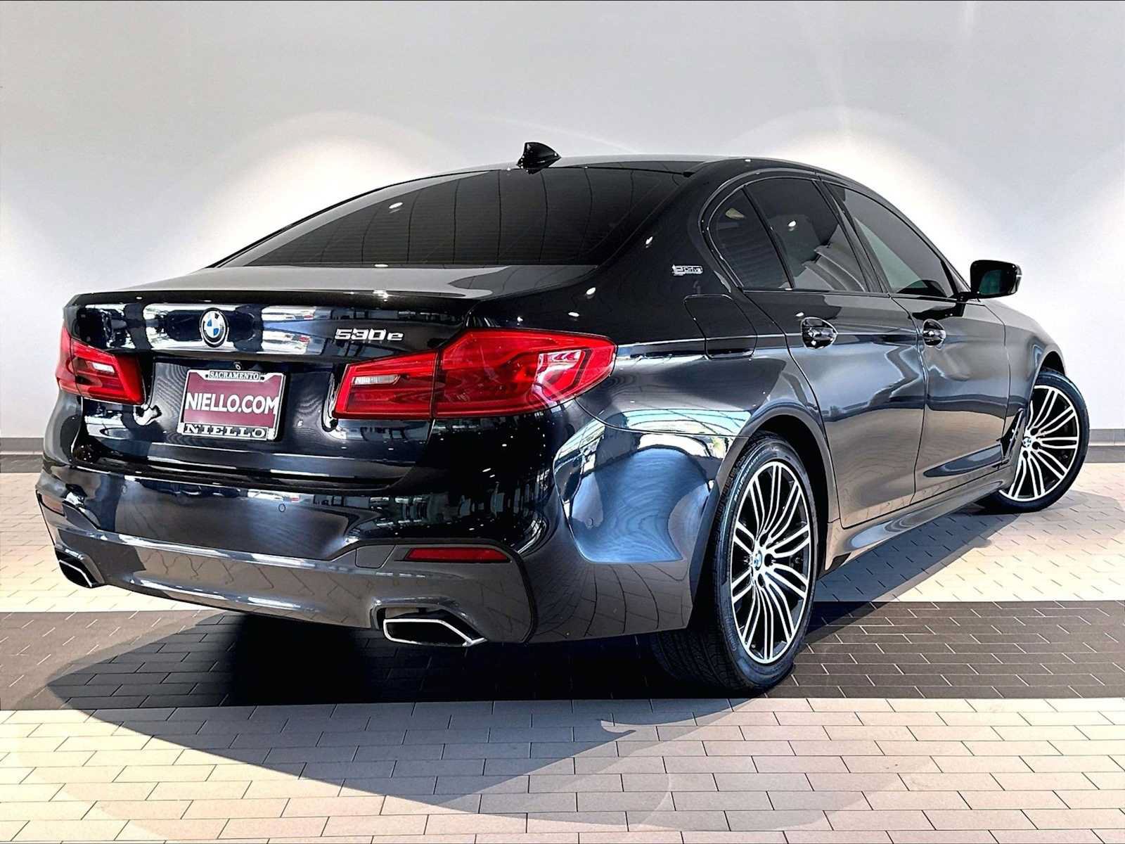 Used 2019 BMW 530e w/ M Sport Package RWD image 10