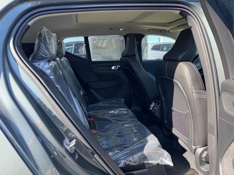 New 2026 Volvo XC40 B5 Core w/ Climate Package AWD/4WD image 5