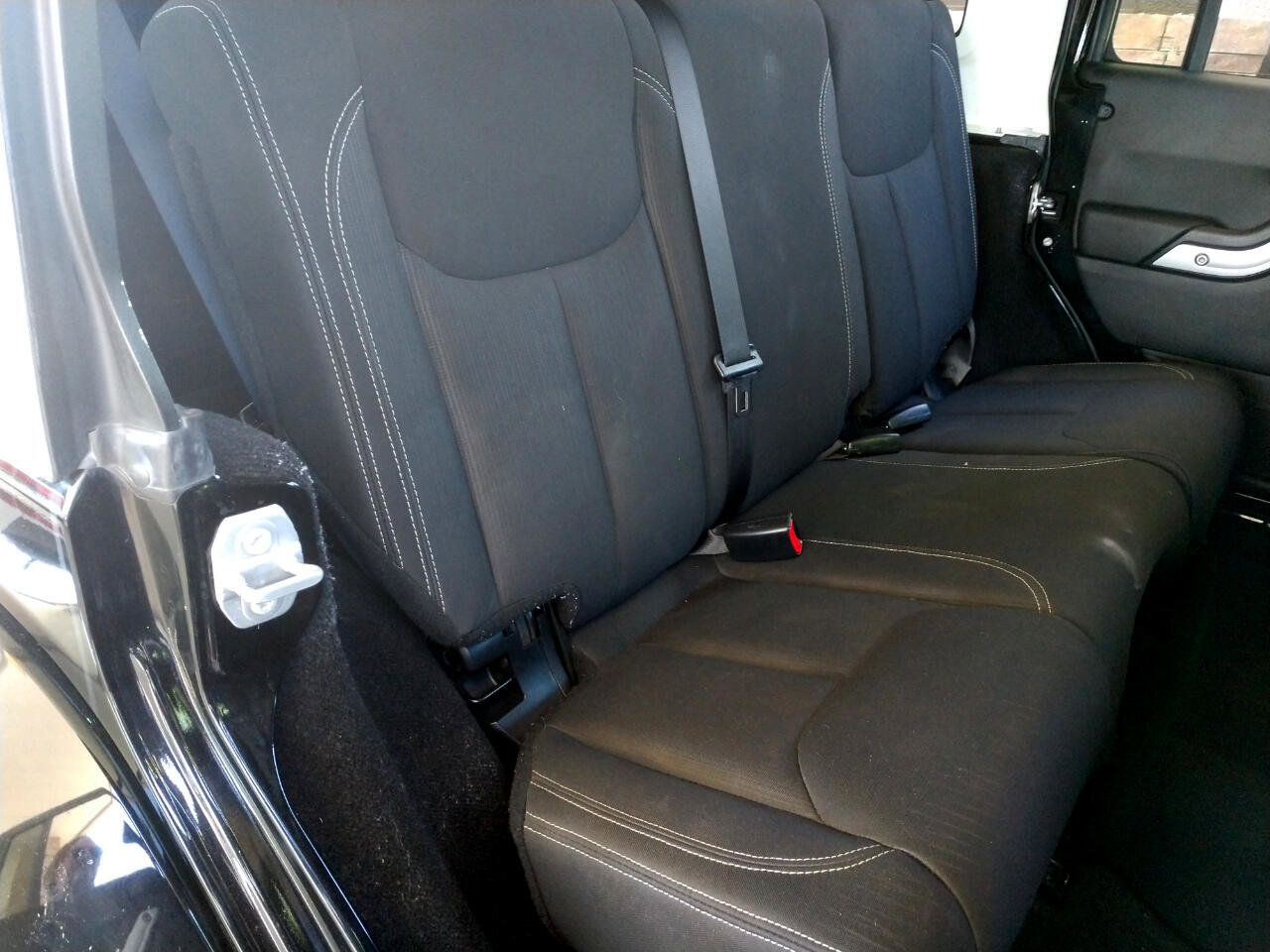 Used 2016 Jeep Wrangler Unlimited Sahara image 24