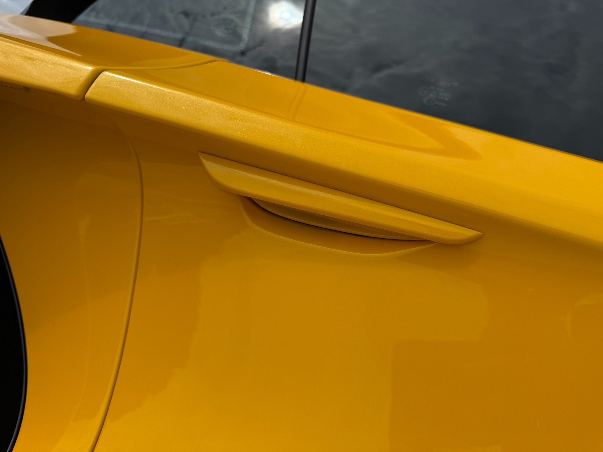 Used 2024 McLaren Artura RWD image 50