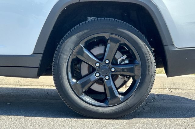 Certified 2023 Jeep Grand Cherokee L Laredo AWD/4WD image 26