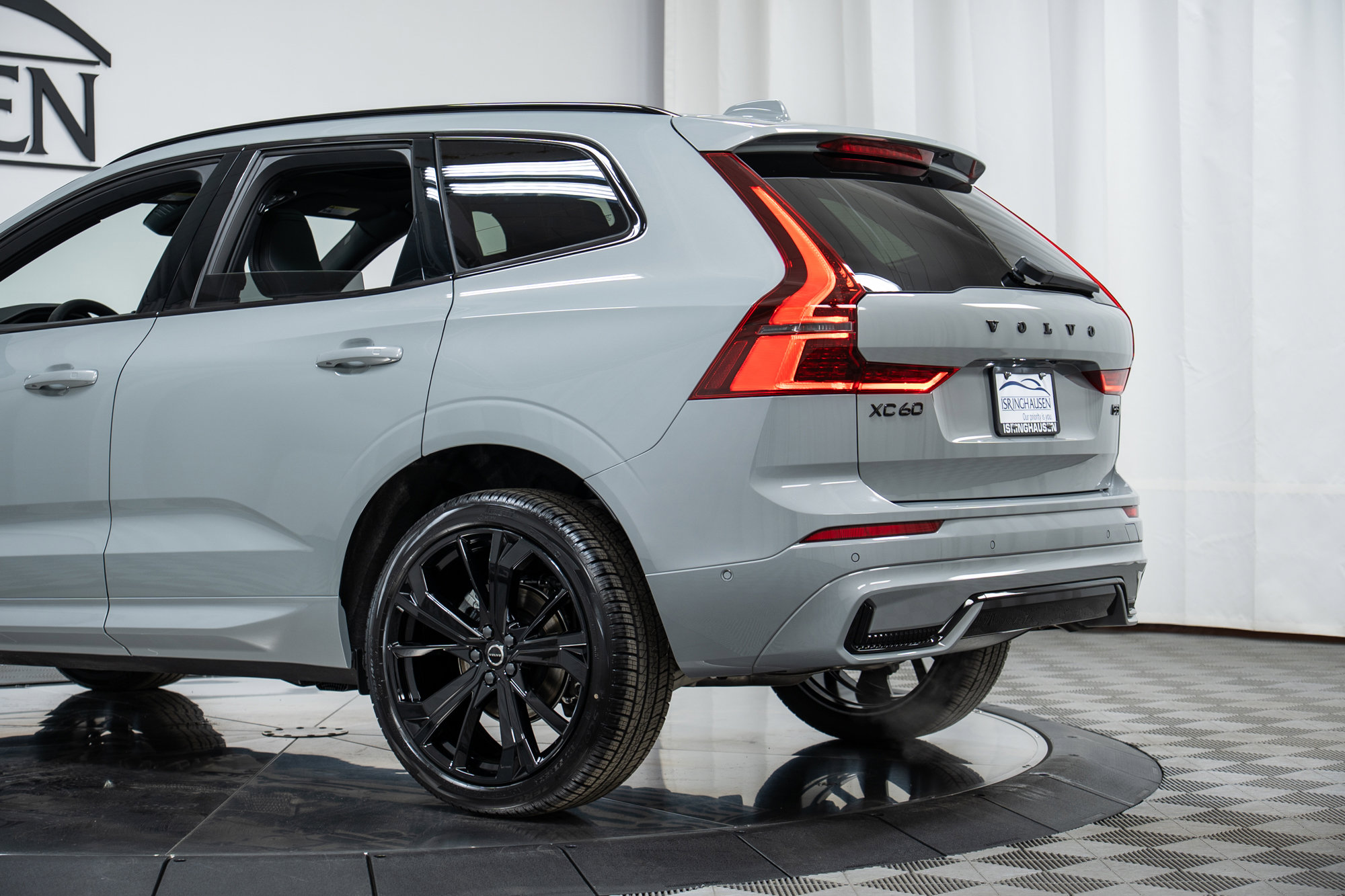 New 2026 Volvo XC60 B5 Ultra w/ Climate Package image 29