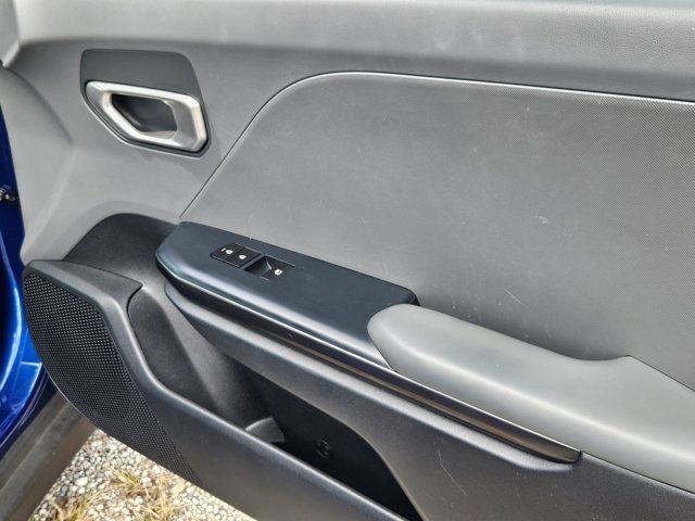 Used 2025 Kia K4 LXS image 33