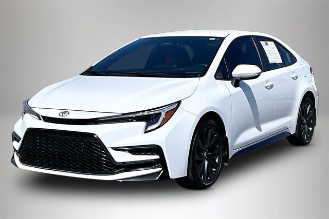 Used 2025 Toyota Corolla SE FWD image 2