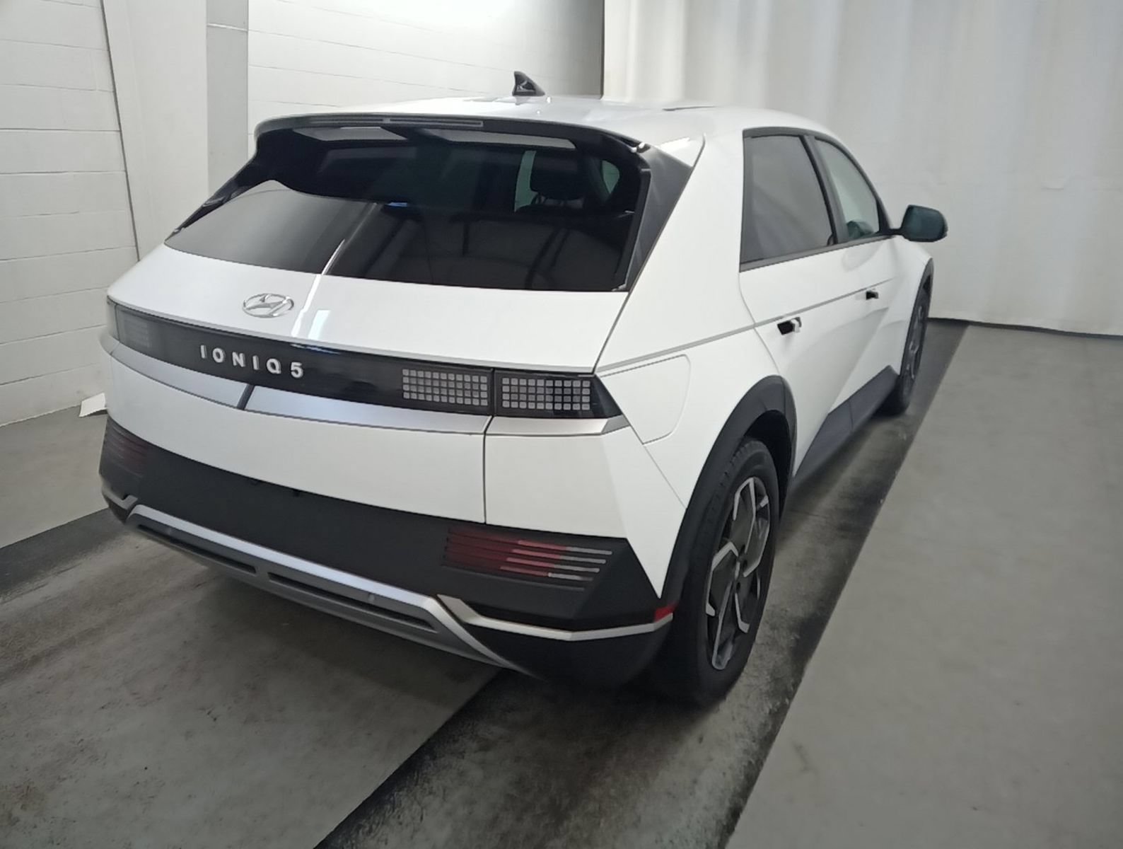 Used 2024 Hyundai Ioniq 5 SEL RWD image 4