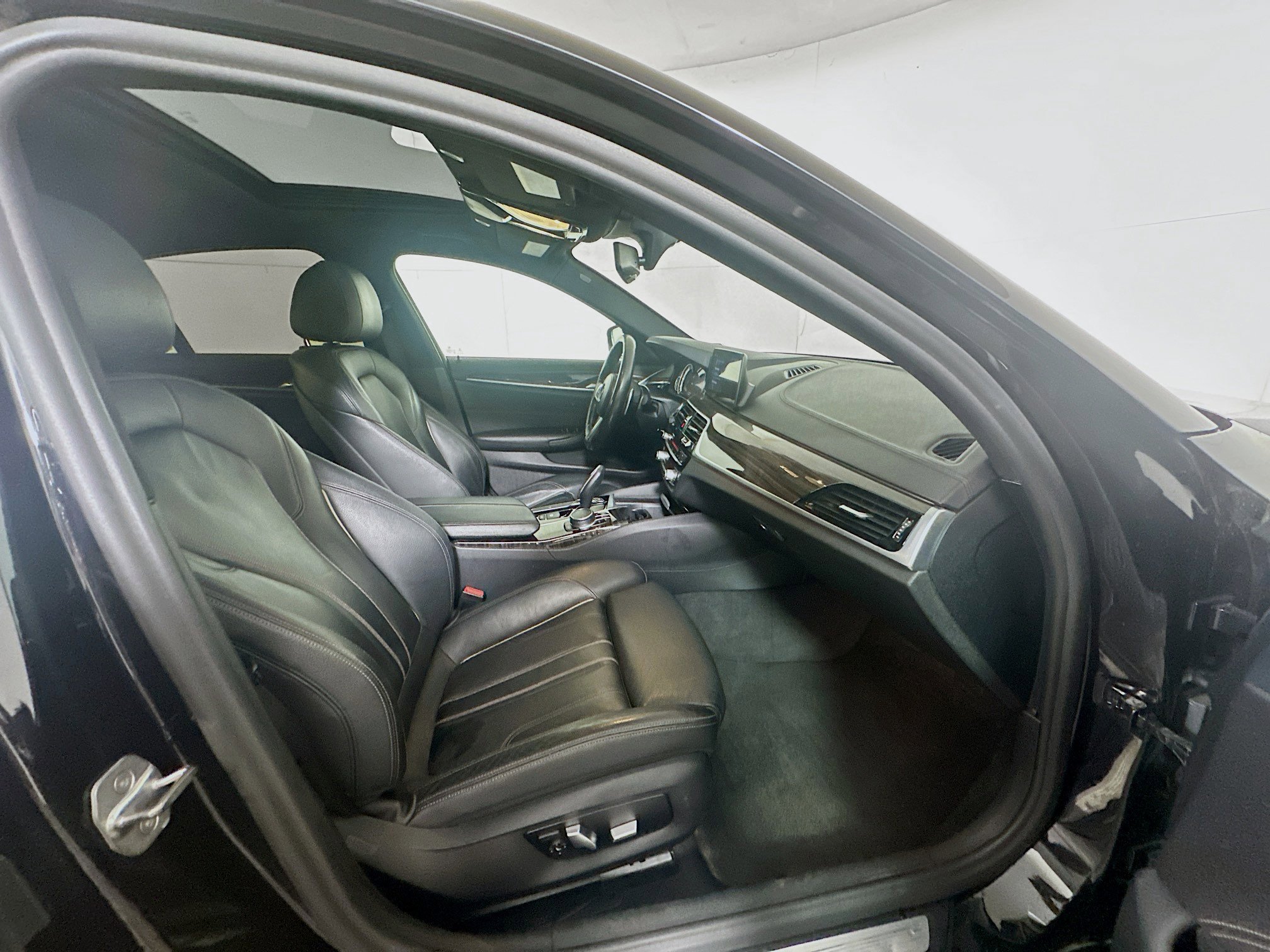 Used 2018 BMW 530i RWD image 31