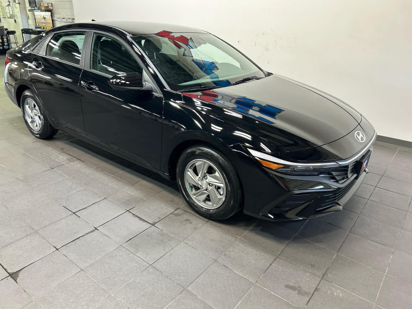 New 2026 Hyundai Elantra SE FWD image 2