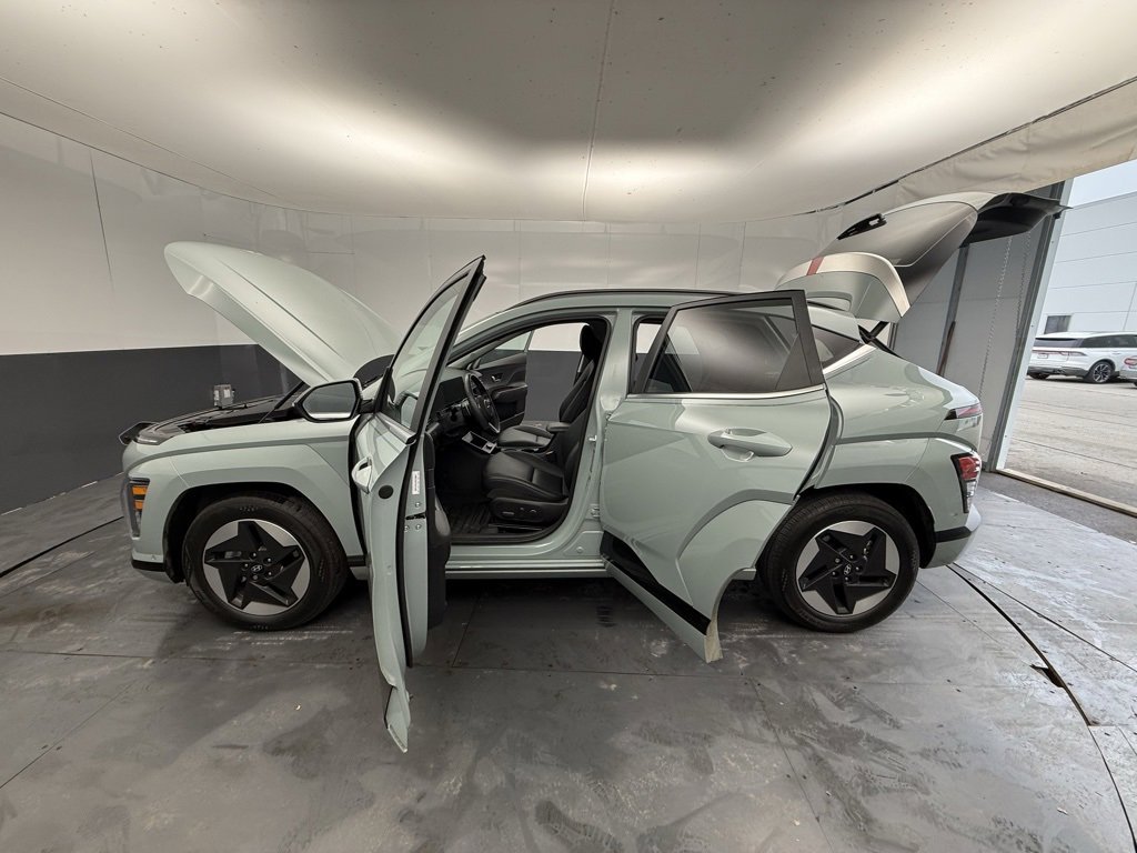Used 2025 Hyundai Kona Limited image 17