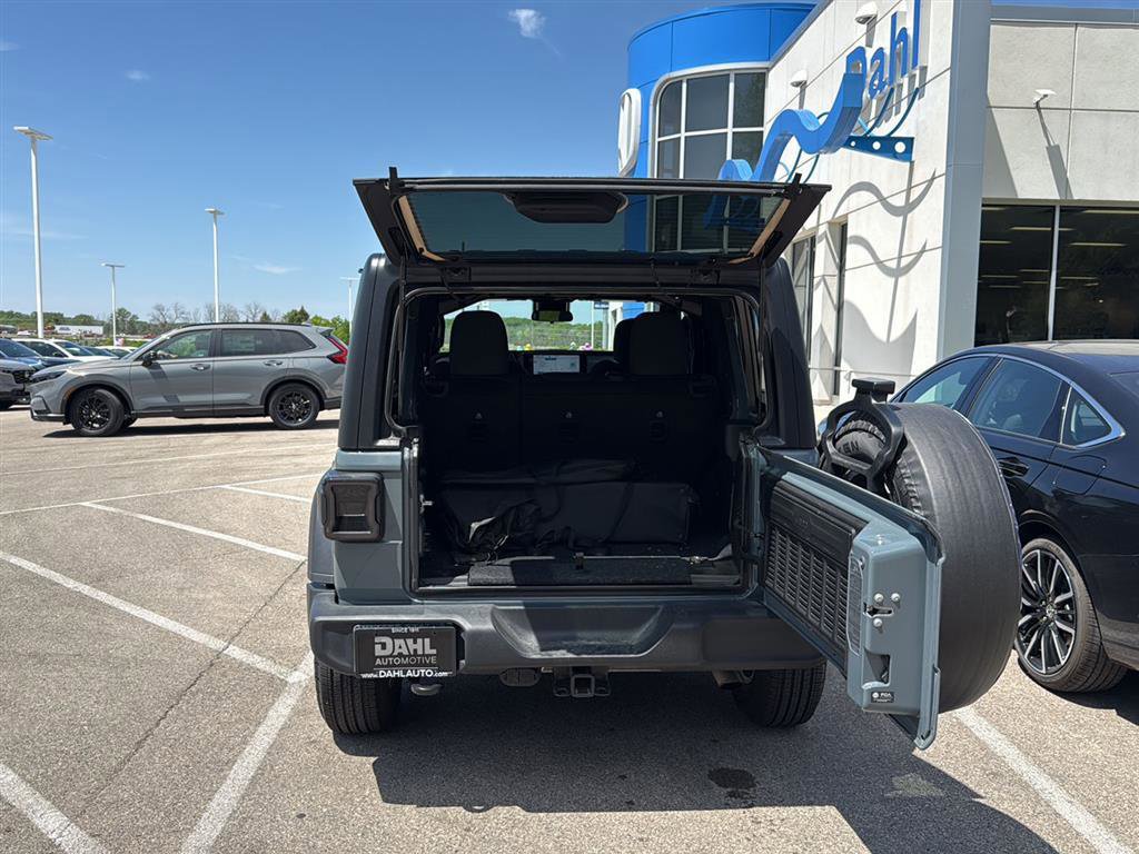 Used 2024 Jeep Wrangler Unlimited Sport AWD/4WD image 15