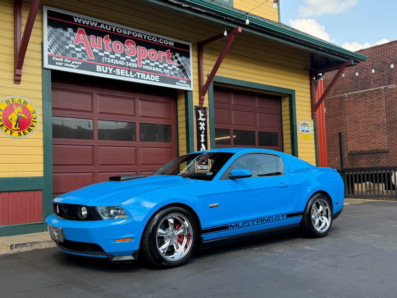 Used 2010 Ford Mustang GT Premium RWD image 9