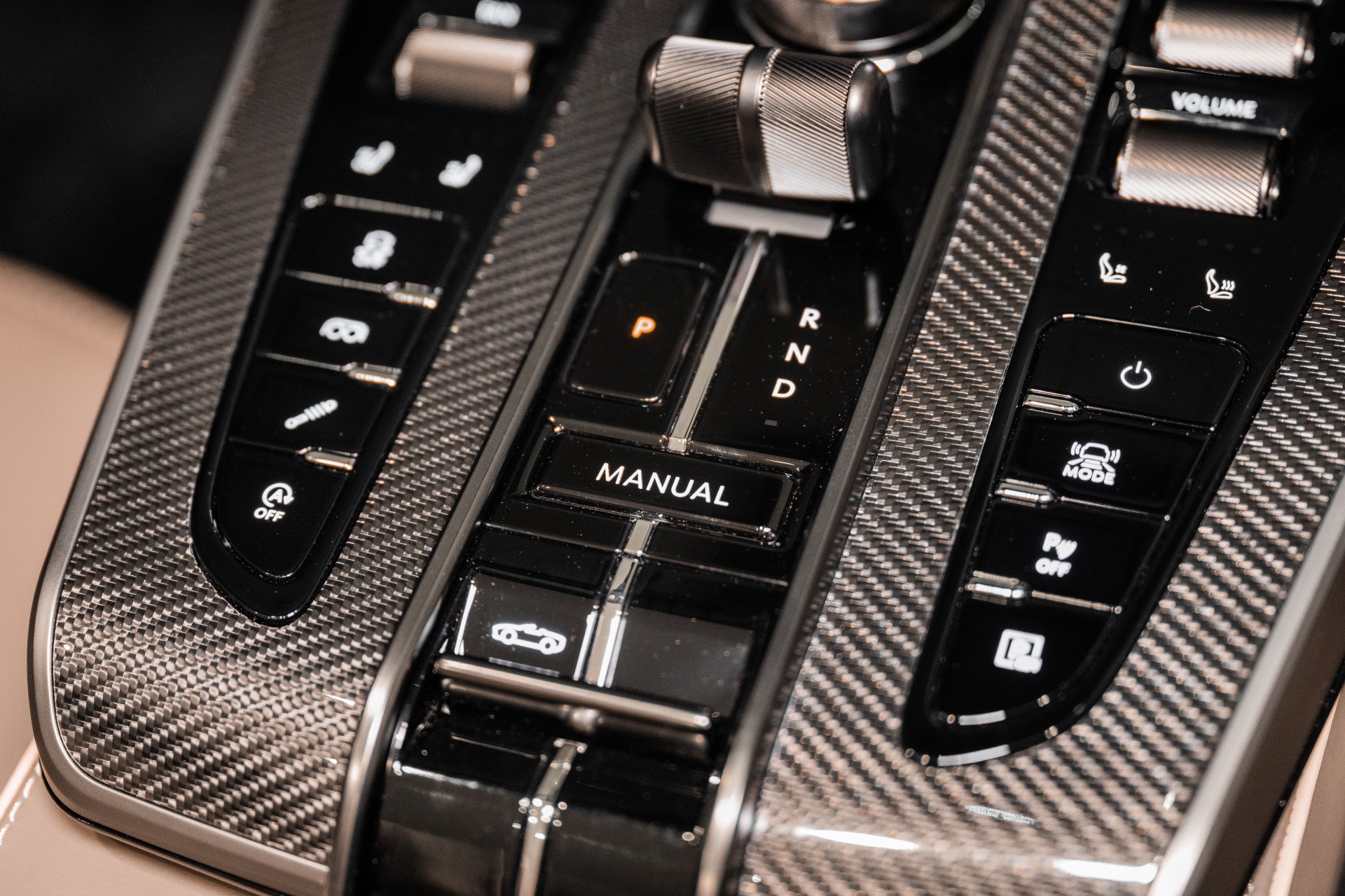 New 2026 Aston Martin Vanquish Convertible RWD image 31