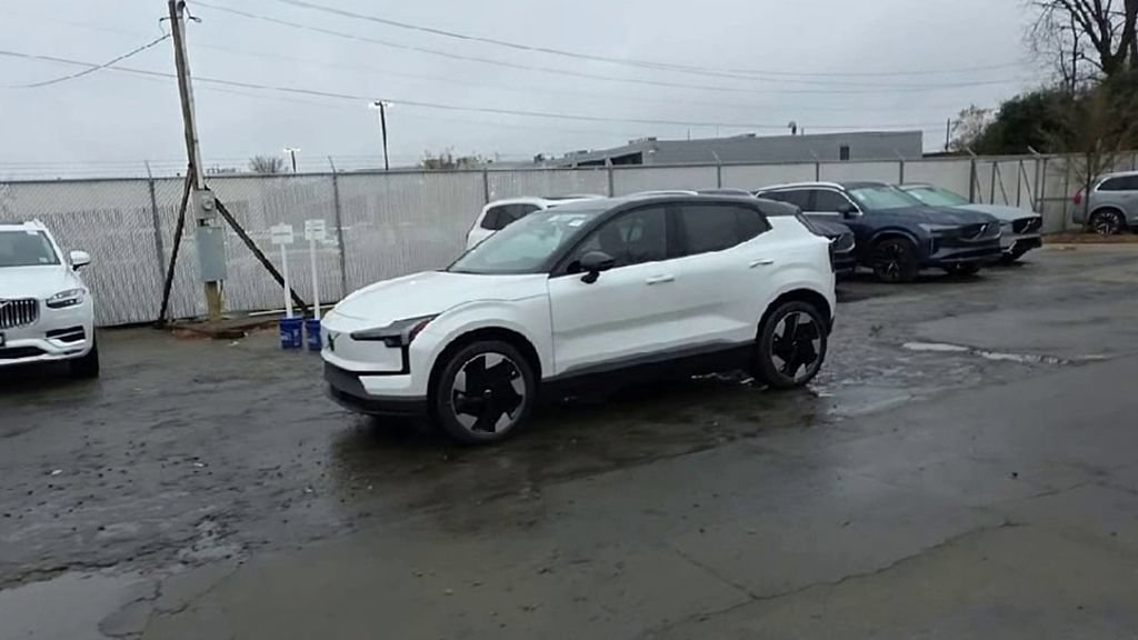 New 2025 Volvo EX30 Plus w/ Protection Package Premier AWD/4WD image 4