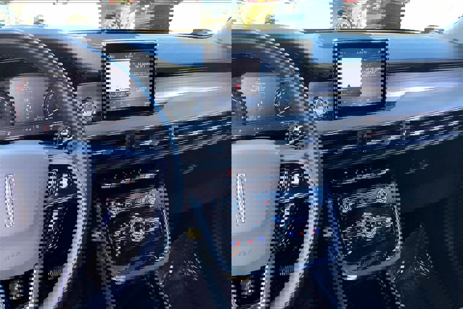 Used 2021 Lincoln Corsair AWD w/ Premium Package image 7