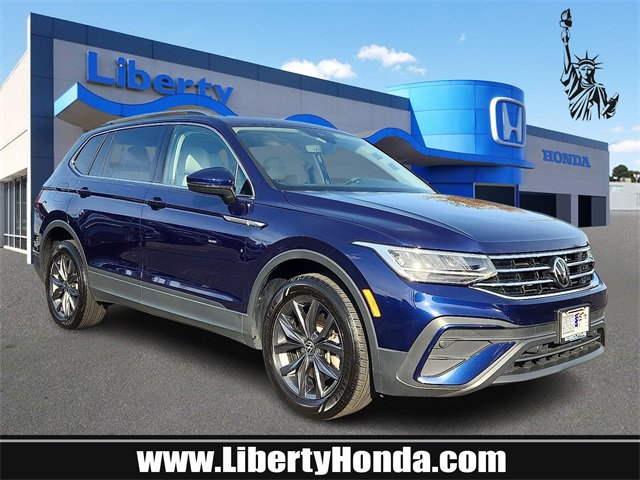 Used 2022 Volkswagen Tiguan SE w/ Panoramic Sunroof Package image 1