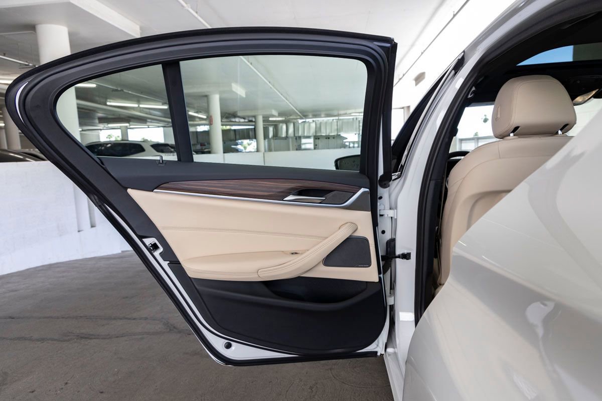 Certified 2023 BMW 530e w/ Premium Package image 20