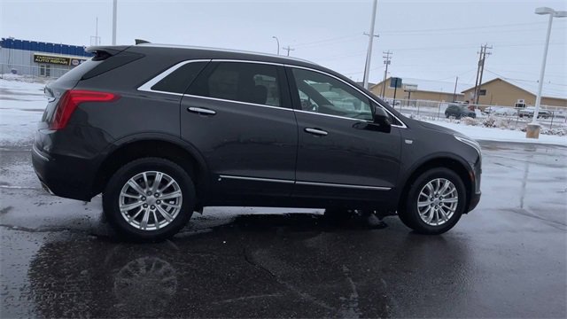 Used 2017 Cadillac XT5 FWD image 2
