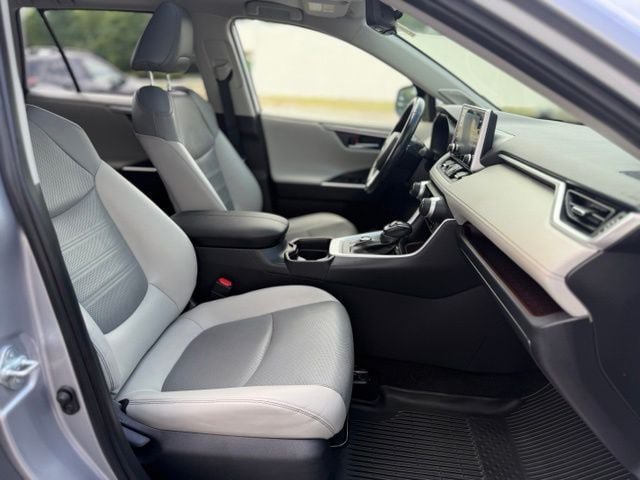 Used 2020 Toyota RAV4 Limited AWD/4WD image 27