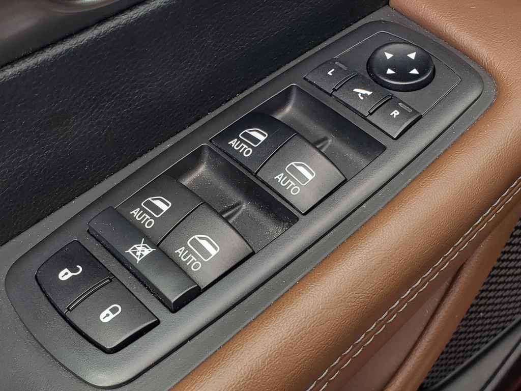 Used 2018 Chrysler Pacifica Limited FWD image 8