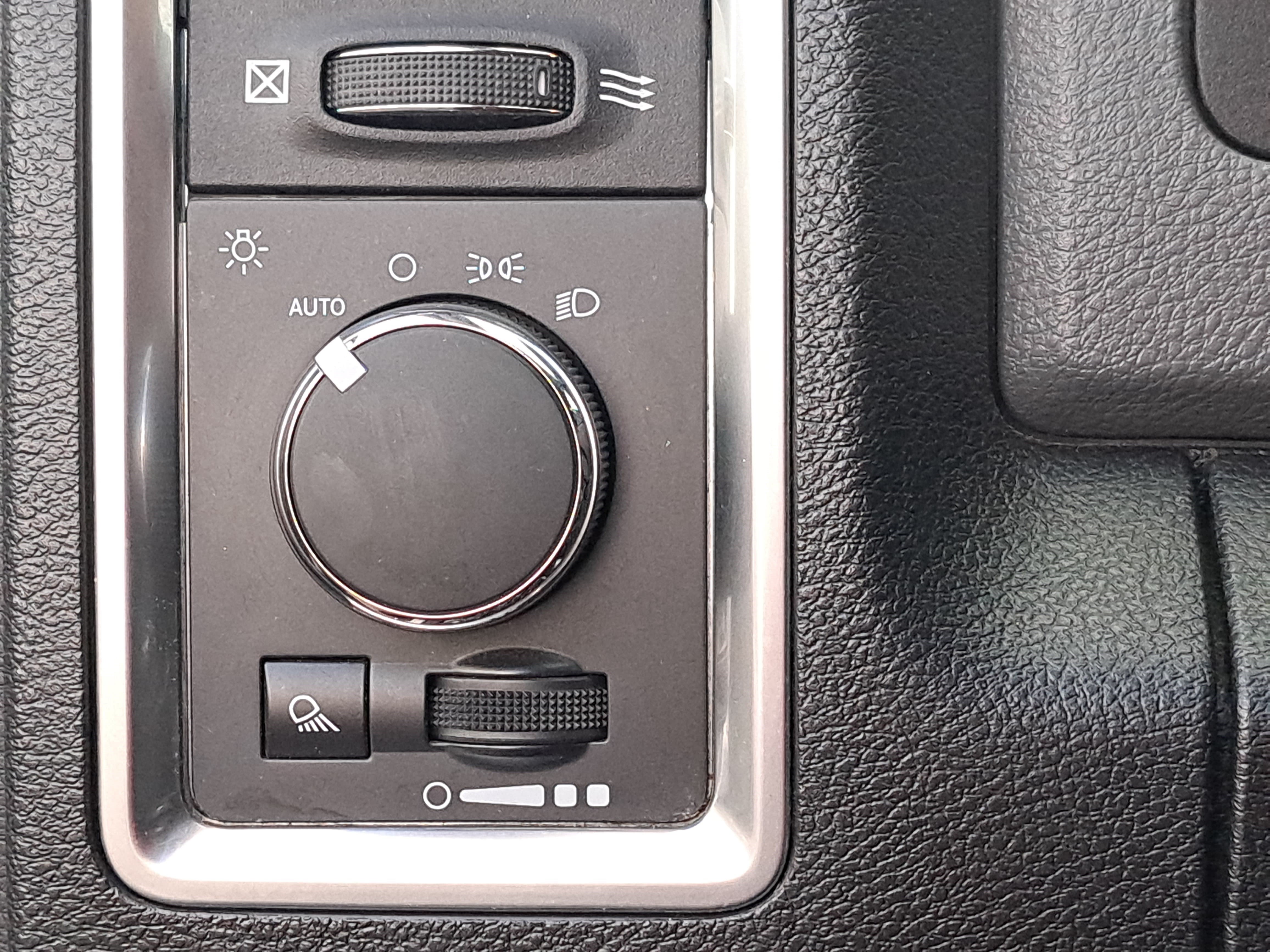 Used 2018 RAM 1500 Classic SLT AWD/4WD image 21