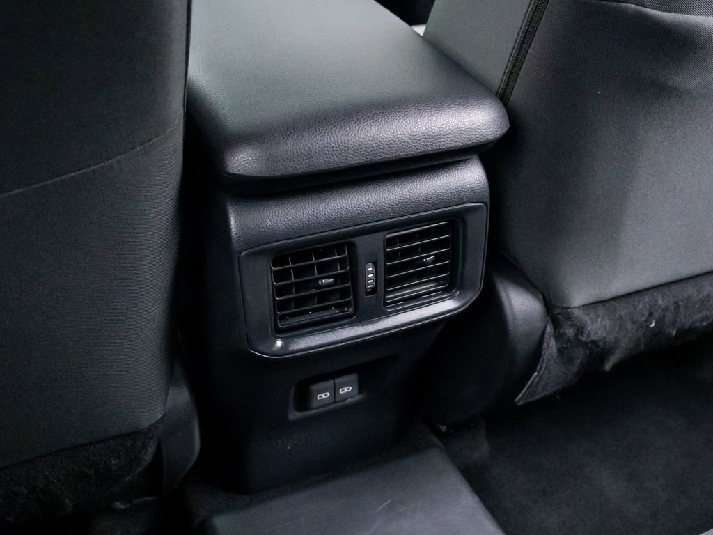 Used 2025 Toyota RAV4 SE AWD/4WD image 18