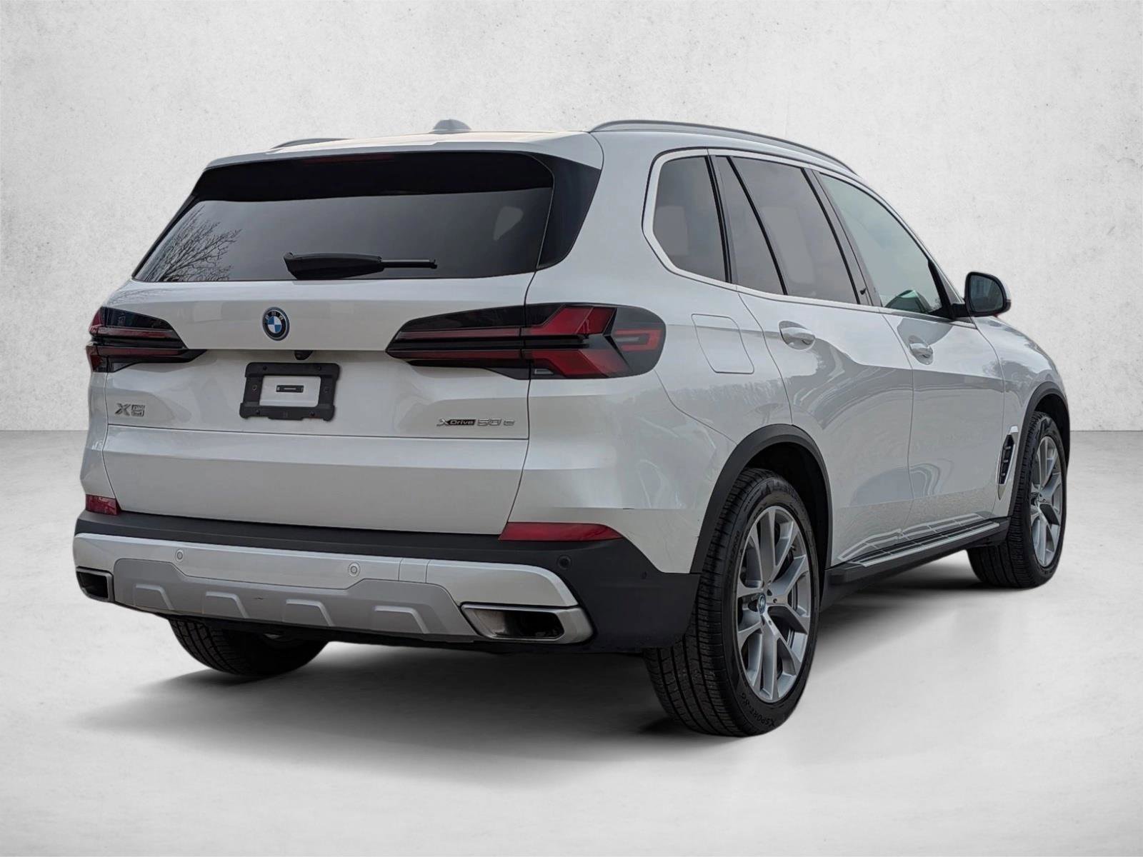 Used 2025 BMW X5 xDrive50e AWD/4WD image 5