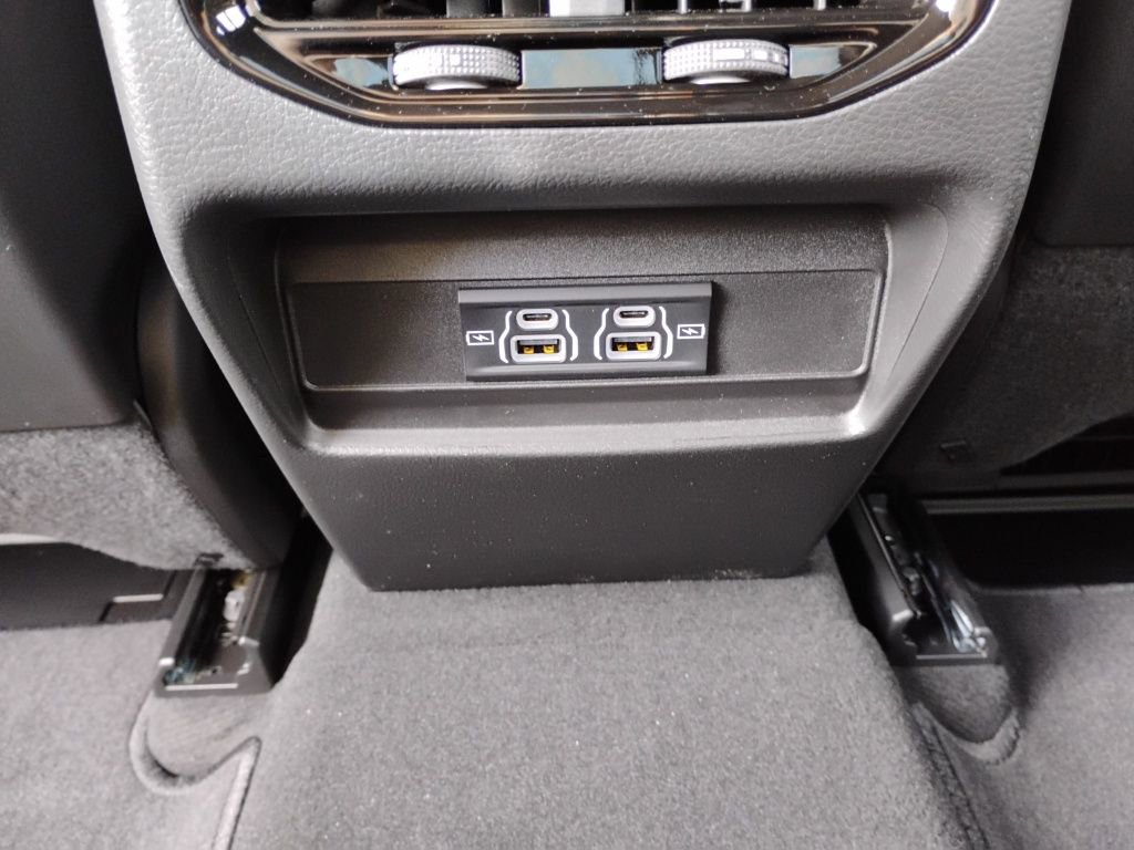 New 2025 Jeep Grand Cherokee Laredo w/ Trailer Tow Package image 18