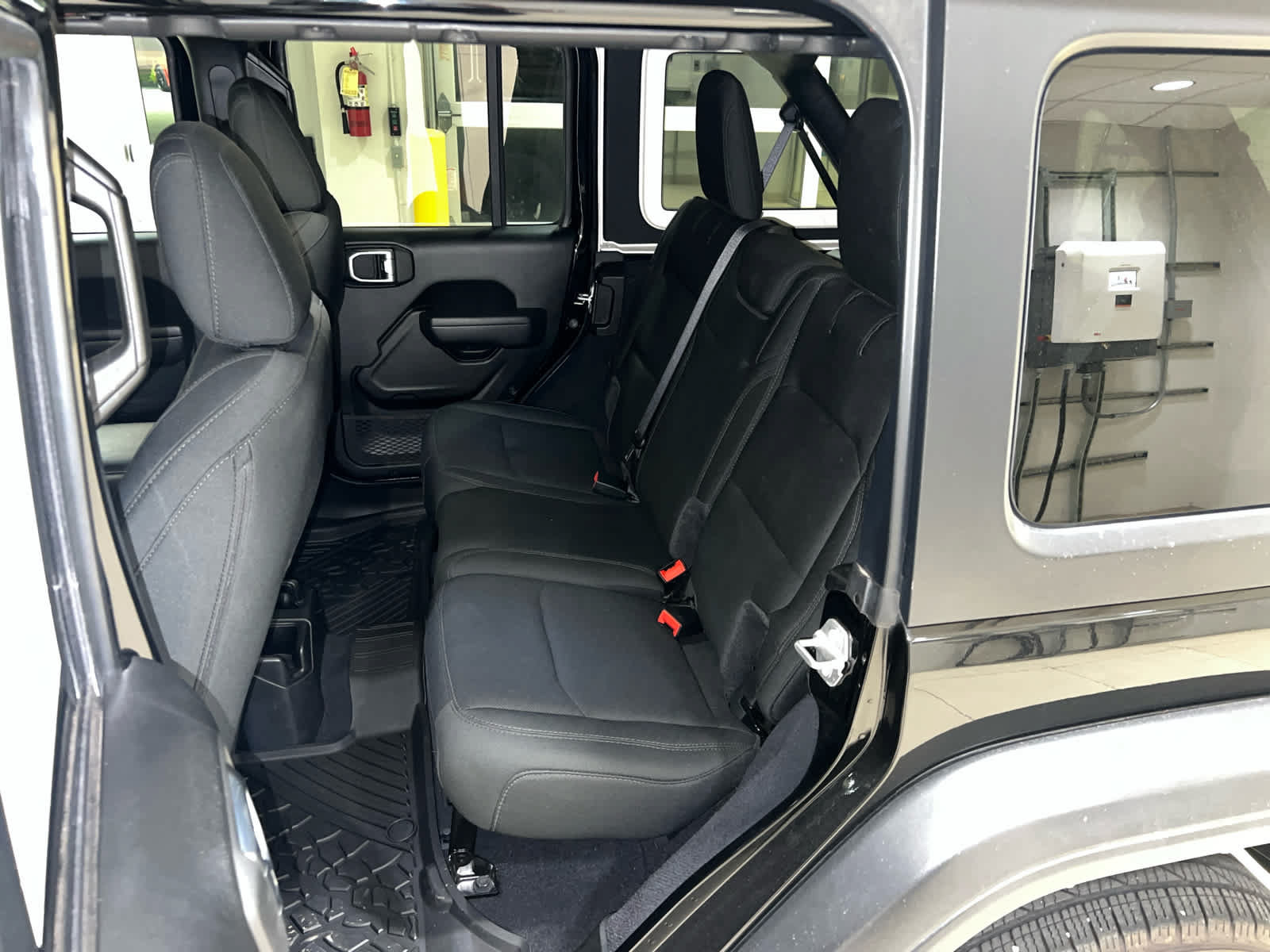 Used 2022 Jeep Wrangler Unlimited Sport AWD/4WD image 12