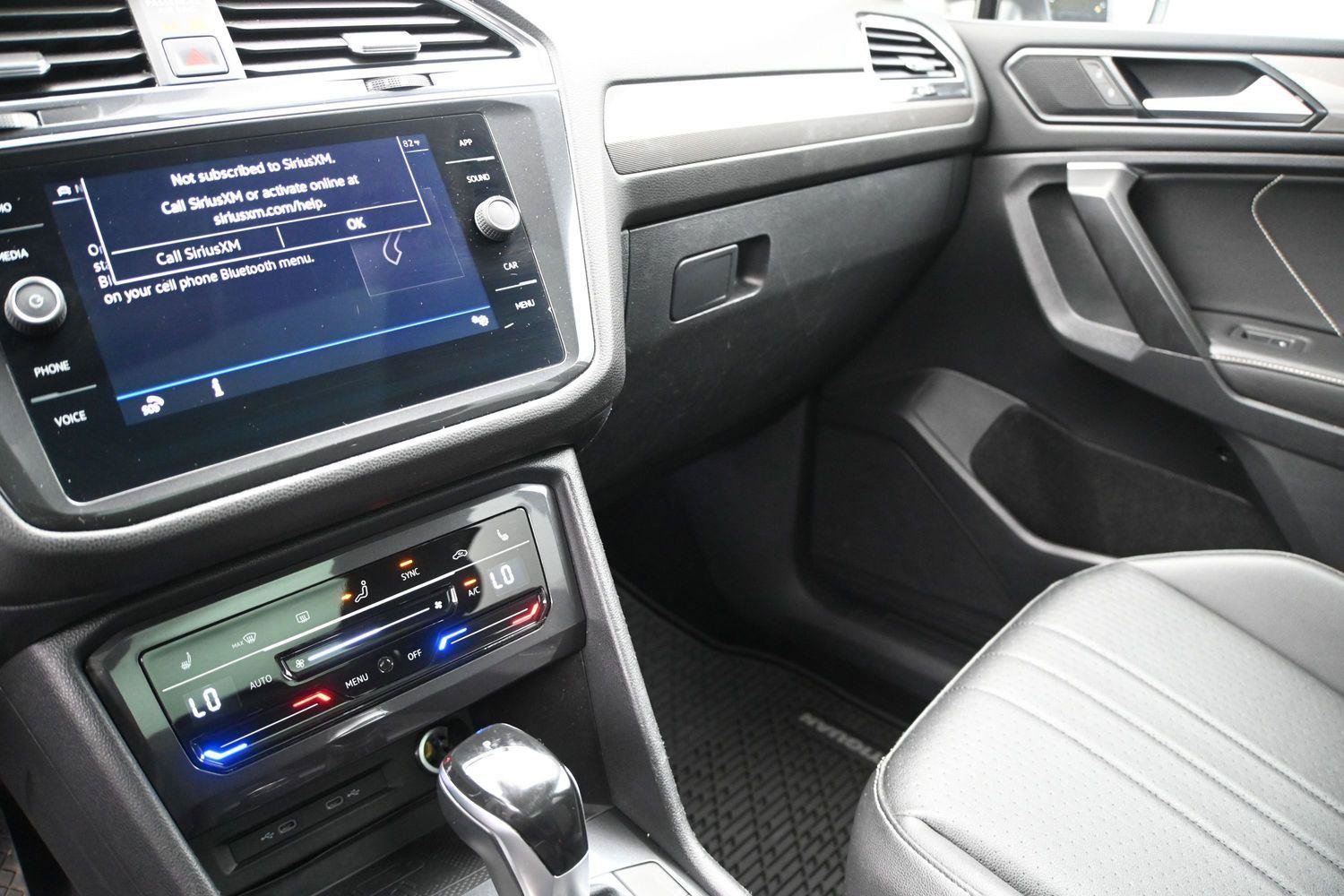 Used 2022 Volkswagen Tiguan SE w/ Panoramic Sunroof Package AWD/4WD image 4