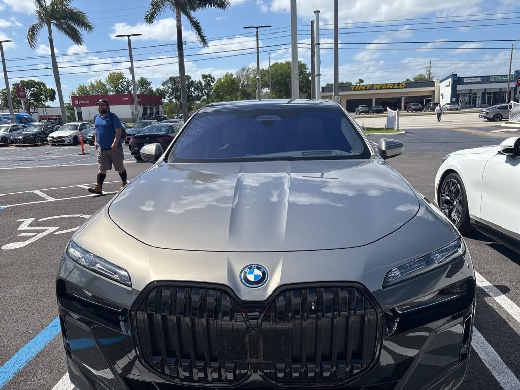 Used 2023 BMW i7 xDrive60 AWD/4WD image 5