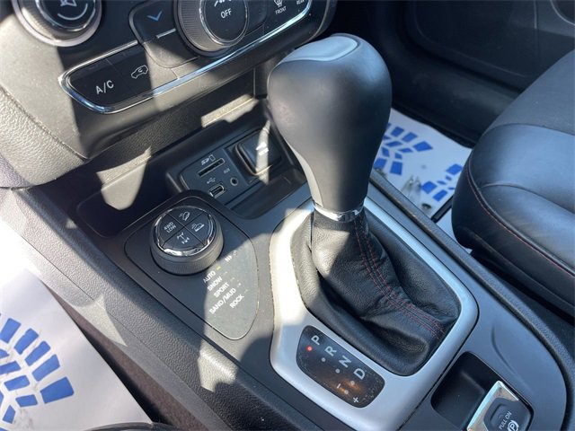 Used 2017 Jeep Cherokee Trailhawk image 19