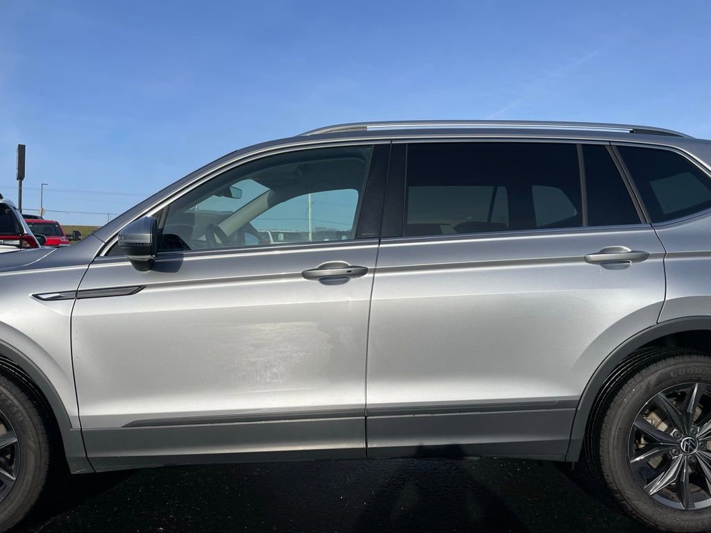 Used 2024 Volkswagen Tiguan SE AWD/4WD image 38