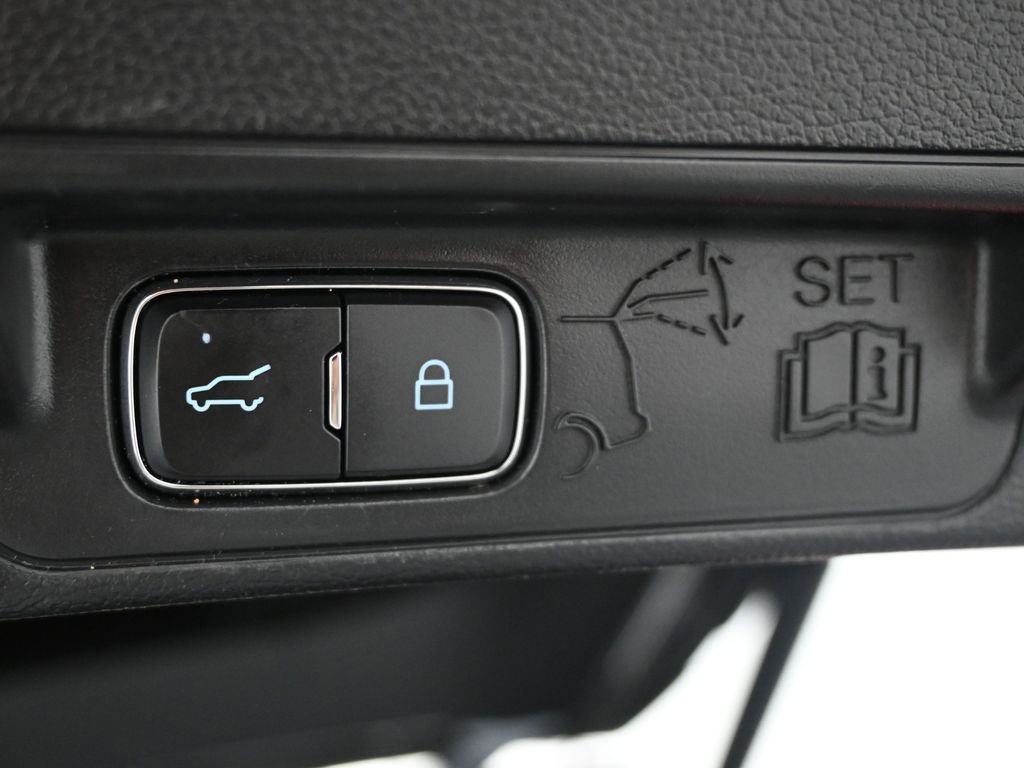 Used 2022 Ford Explorer XLT image 27