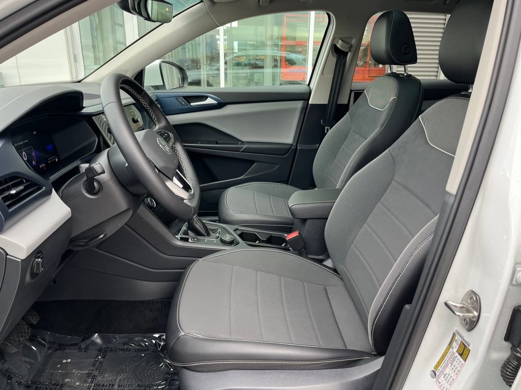 Certified 2023 Volkswagen Taos SE w/ Panoramic Sunroof Package image 19