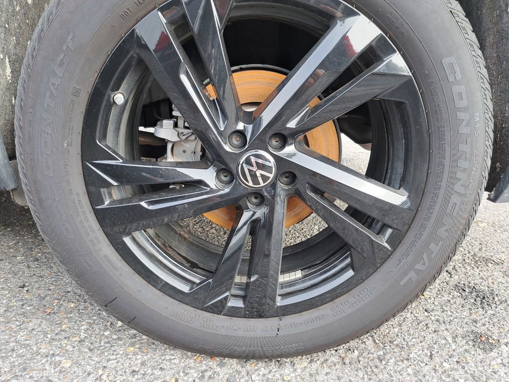 Used 2025 Volkswagen Atlas Cross Sport SEL R-Line image 25