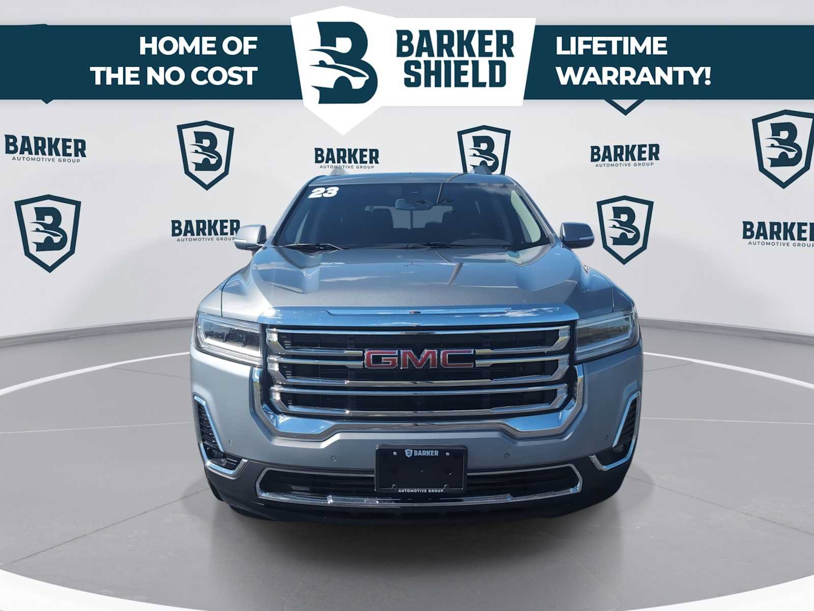 Used 2023 GMC Acadia SLT w/ Preferred Package FWD image 4