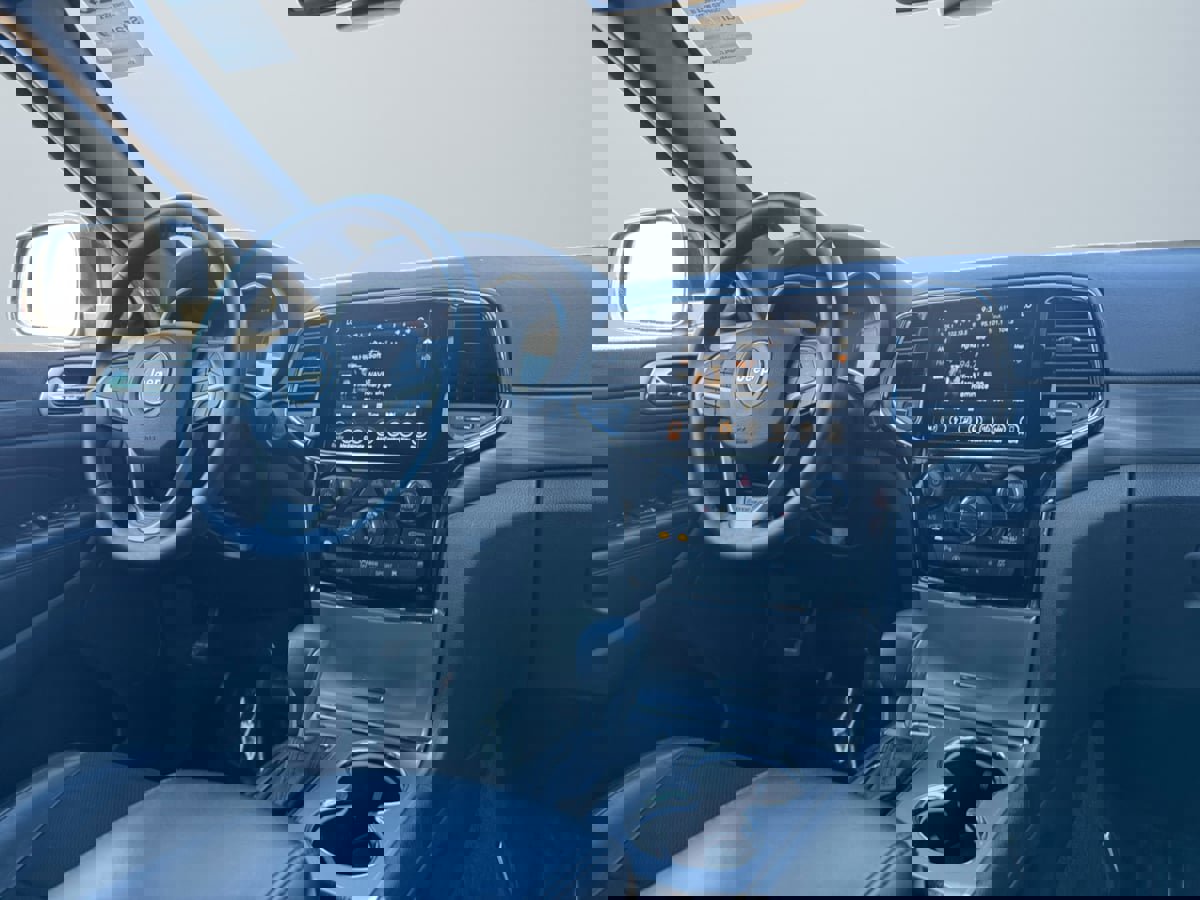 Used 2019 Jeep Grand Cherokee Altitude image 14