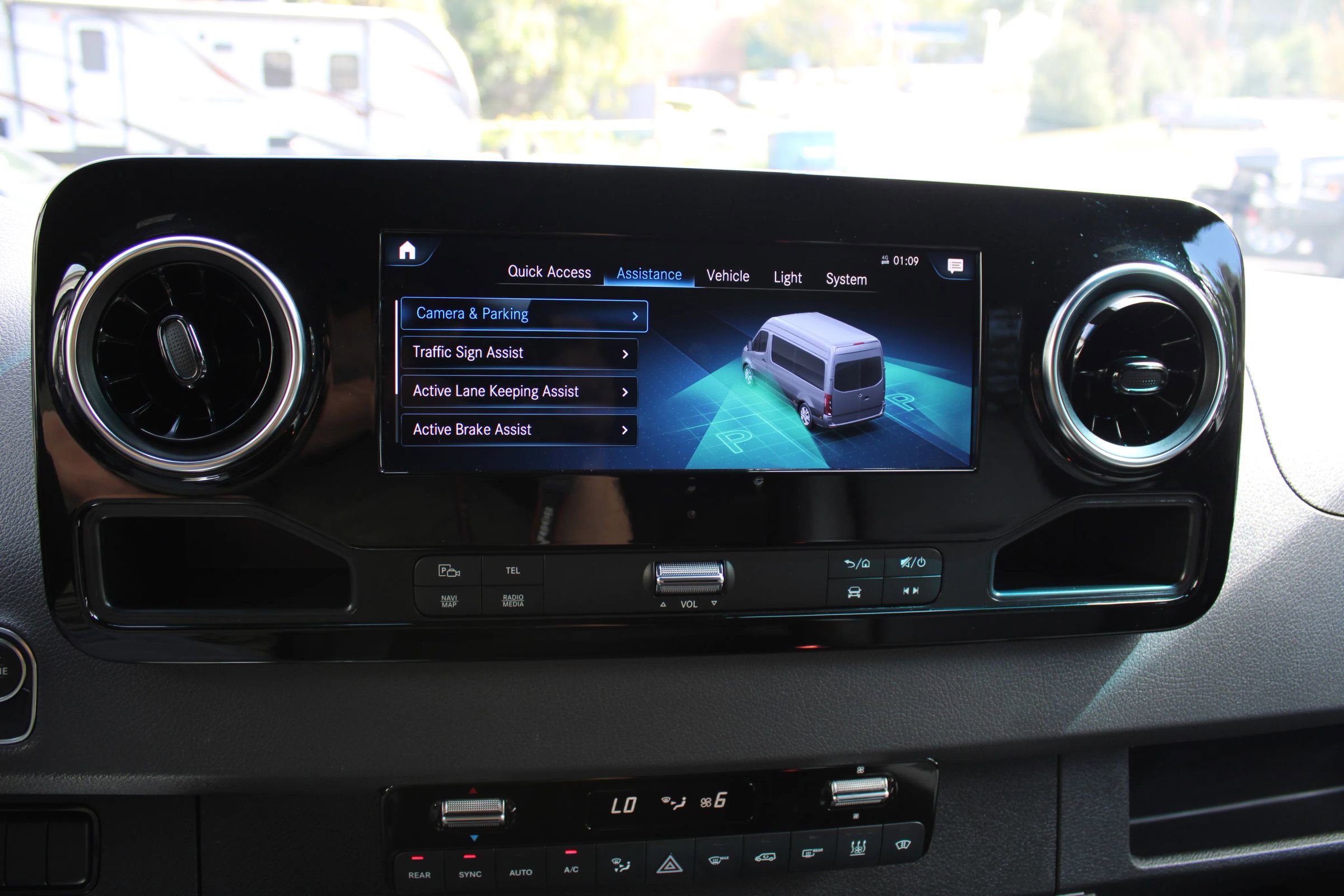 Used 2024 Mercedes-Benz Sprinter 2500 image 18