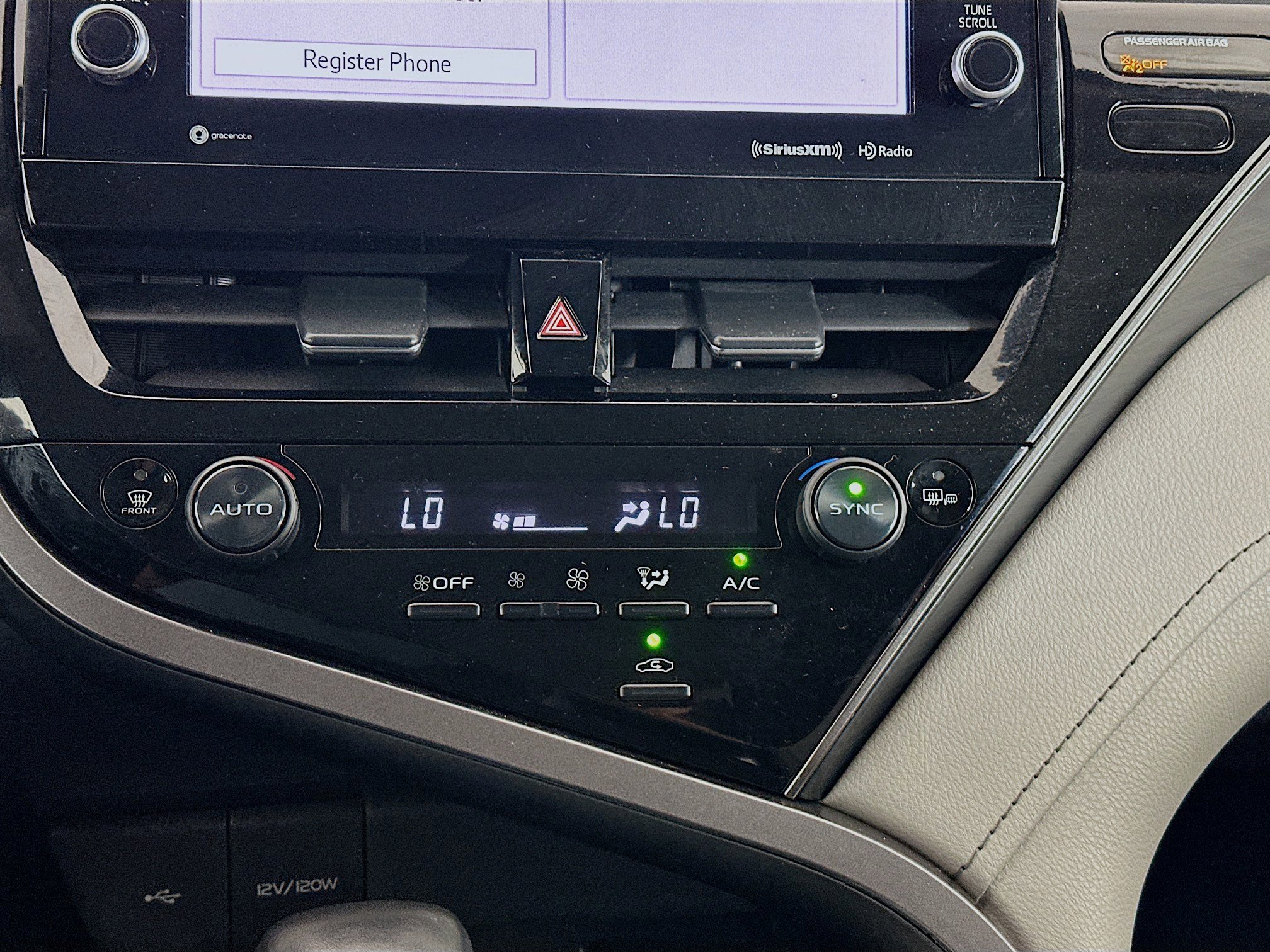 Used 2023 Toyota Camry XLE image 22