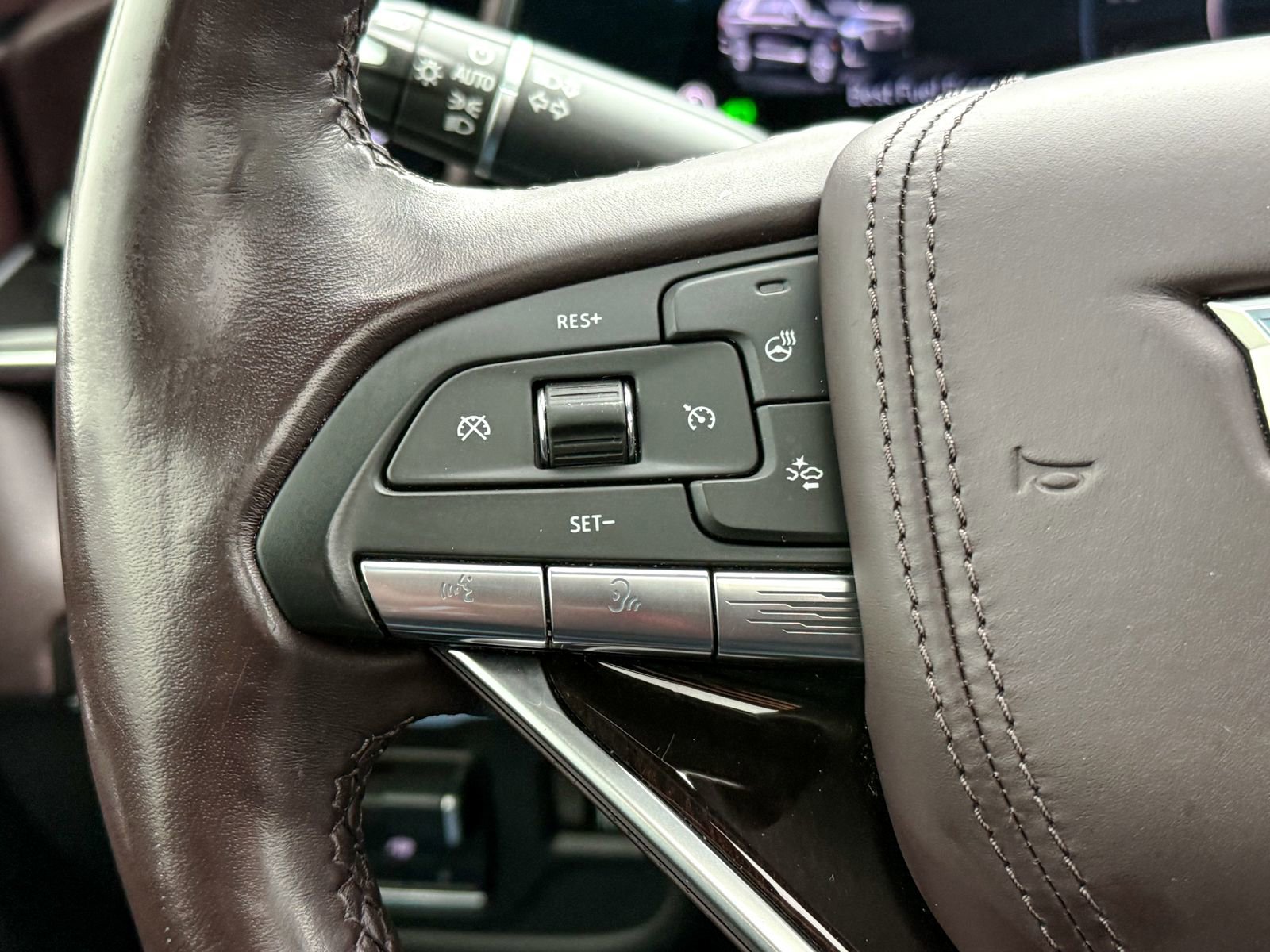 Used 2022 Cadillac Escalade Sport Platinum w/ LPO, ONYX Package image 26