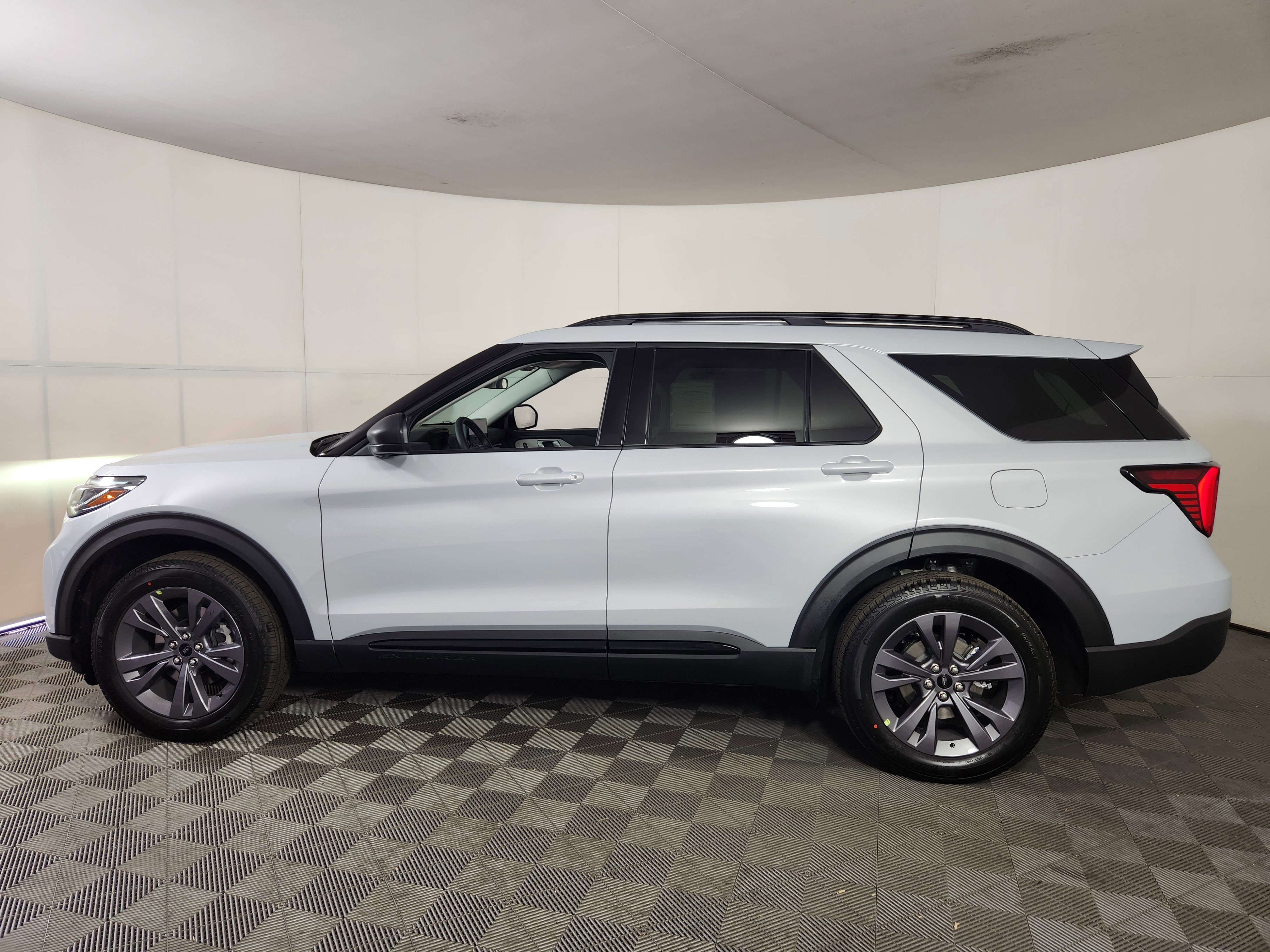 New 2026 Ford Explorer Active w/ Active Comfort Package image 4