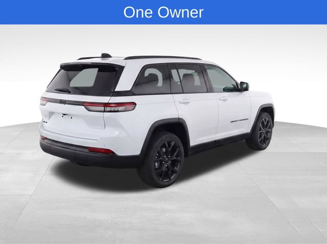 Used 2025 Jeep Grand Cherokee Altitude AWD/4WD image 4